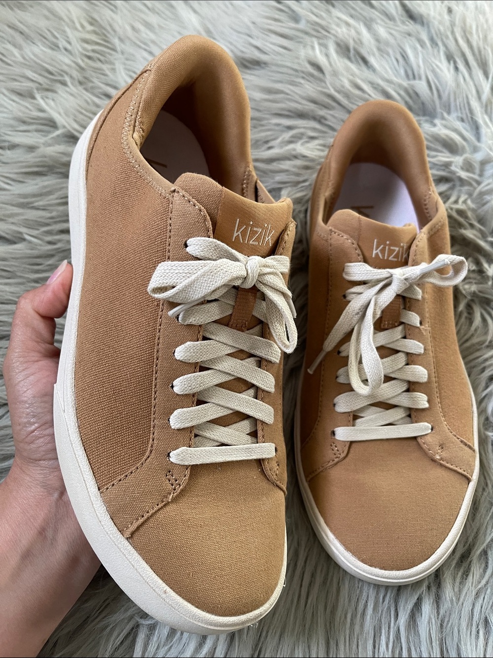Kizik Women's Casual Sneakers in Tan with White Laces - Picture 2 of 6